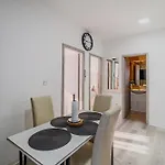 Two Bedroom Jose With Private Parking