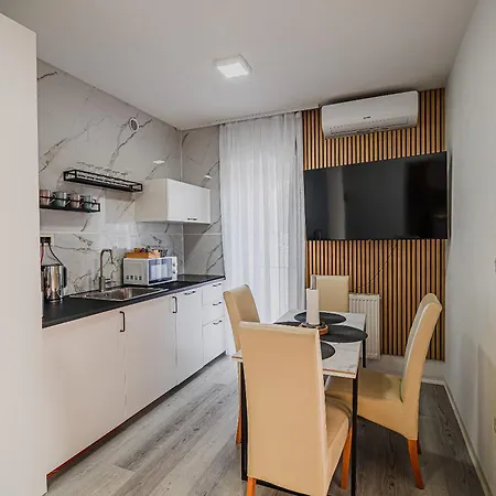 Two Bedroom Jose With Private Parking * Lubiana