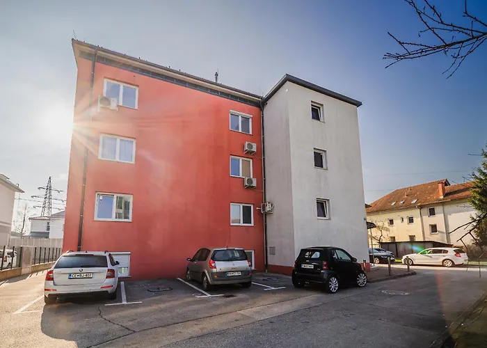 Two Bedroom Jose With Private Parking 류블랴나