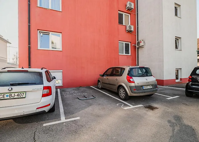 Two Bedroom Jose With Private Parking *