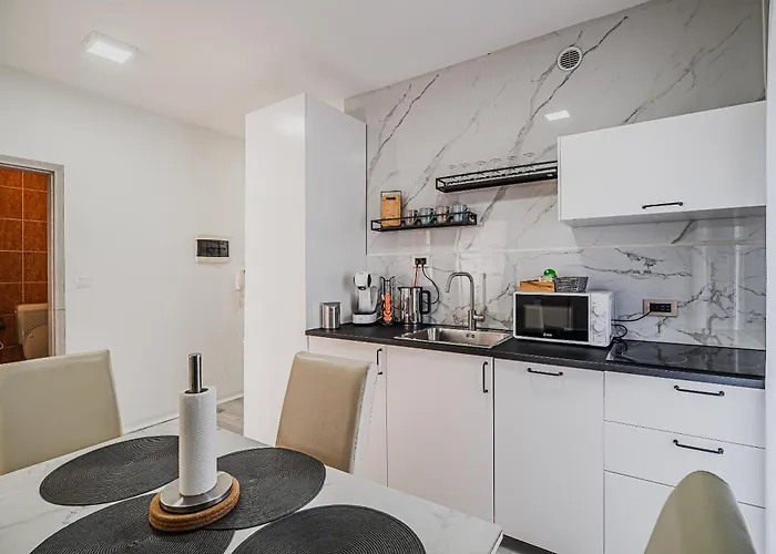 Two Bedroom Jose With Private Parking Apartament